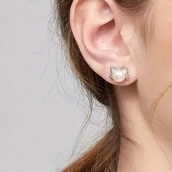 NEW Cat Faux pearls post earrings - Picture 3 of 4